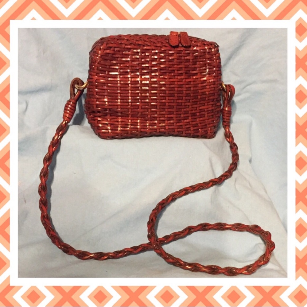 NOT TOO BIG,NOT TOO SMALL!Leather Basket Weave Bag